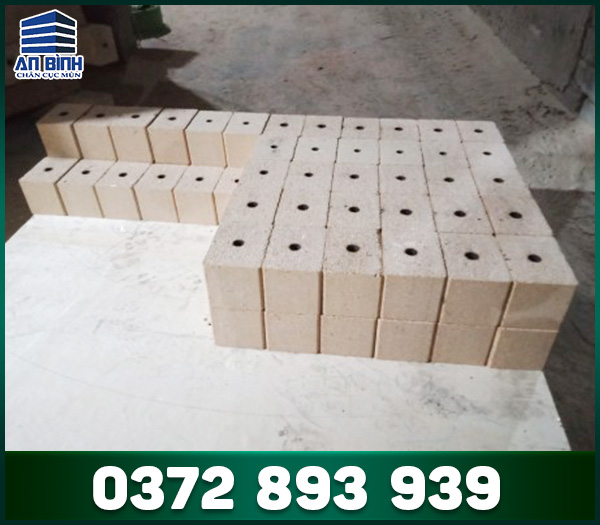 Chân cục mùn, chân đế pallet